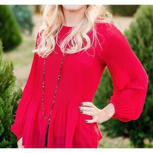 💋 Gorgeous Red Flowy Blouse